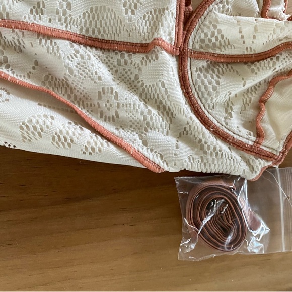 Out From Under Corsé Kiera Lace-Up Lace-Up Corset Top - Cream and Tan Coquette M - Picture 5 of 10